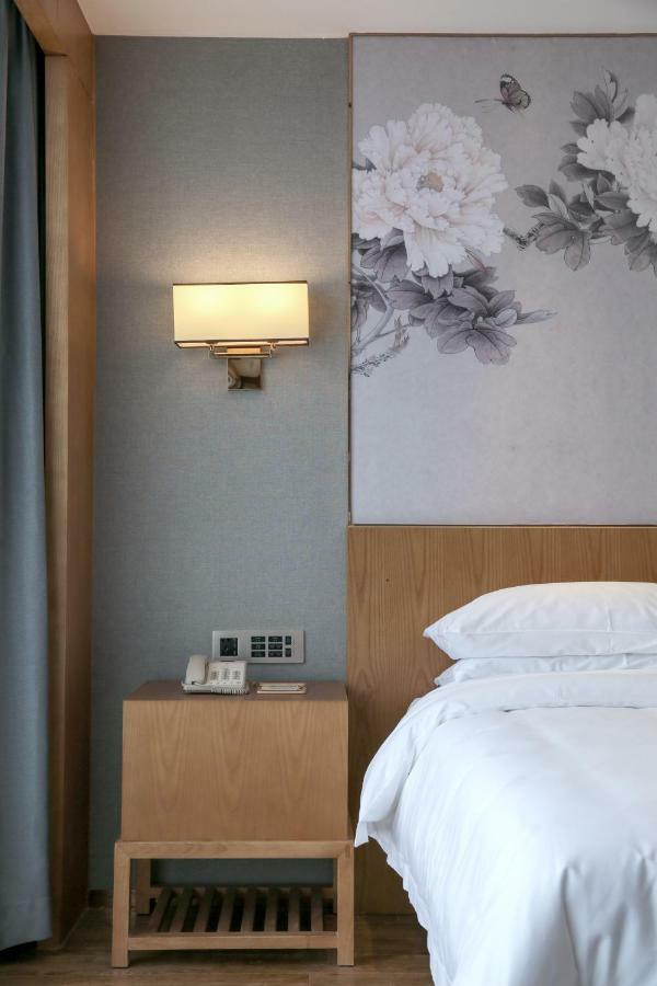 Venus Royal Hotel Foshan Kuiqi Road Metro Station Екстер'єр фото